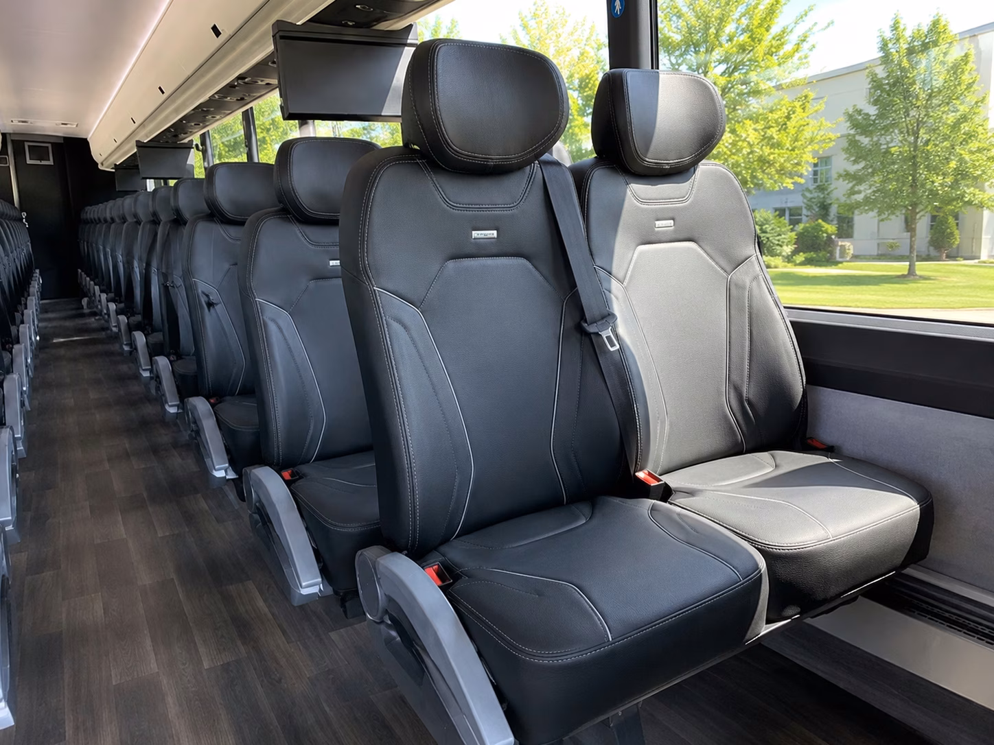 charter bus rentals from vancouver to joint base lewis mcchord